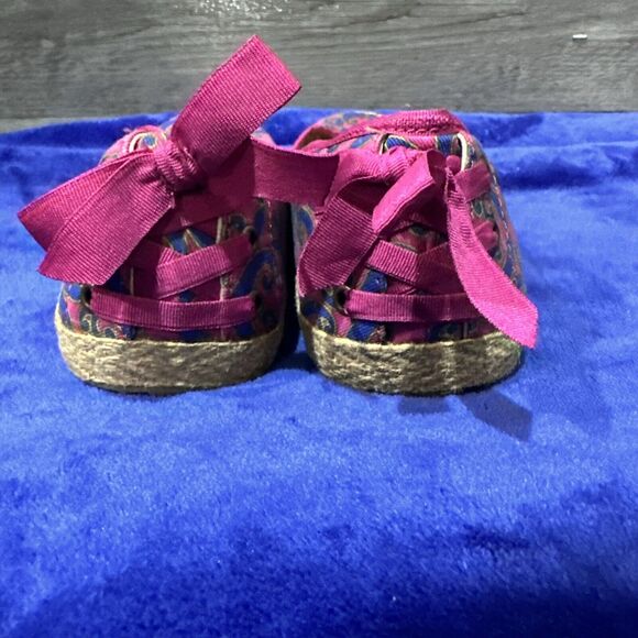 UGG Womens Slip On Flat Pink Blue Swirls Shoes US Size 8 - Picture 11 of 13